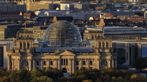 Campaigning is under way for an election that will decide the shape of Germany's next government