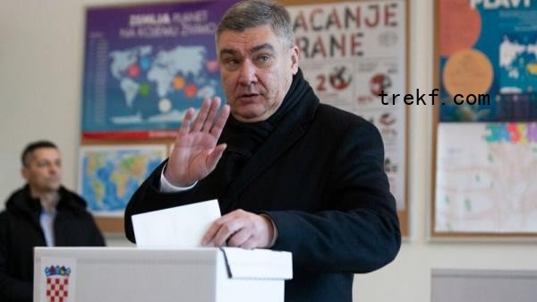 Croatia's outgoing President Zoran Milanovic casts his ballot to vote in the country's presidential elections