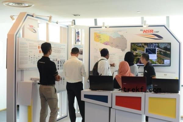 Negeri Sembilan Menteri Besar Datuk Seri Aminuddin Harun visits the exhibition area at the groundbreaking ceremony of the Malaysia Vision Valley City in Sendayan on December 17, 2024. — Bernama pic