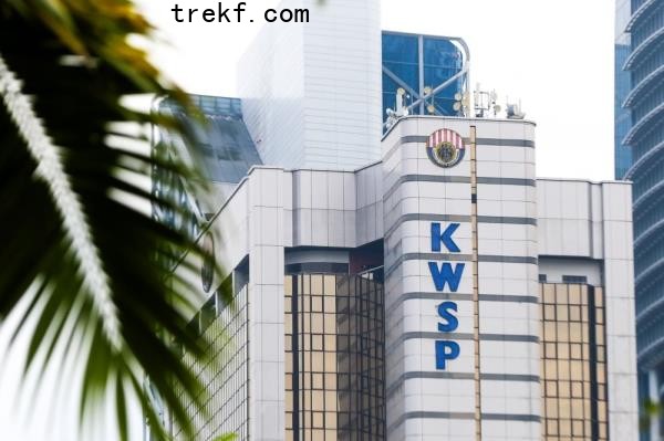 Lim also said that one million EPF co<em></em>ntributors had made voluntary co<em></em>ntributions as of October 31, amounting to RM11.16 billion. — Photo by Choo Choy May