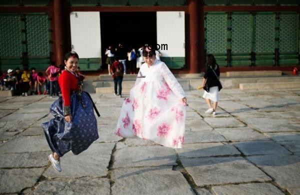 File photo of tourists wearing Korean traditio<em></em>nal costumes Hanbok jump as they pose for photographs at the Gyeo<em></em>ngbok Palace in central Seoul October 8, 2016. — Reuters pic