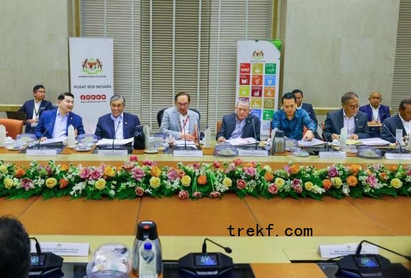 Prime Minister Datuk Seri Anwar Ibrahim chairs the Natio<em></em>nal SDG Council Meeting 2024, December 18, 2024. — Picture from X/Anwar Ibrahim 